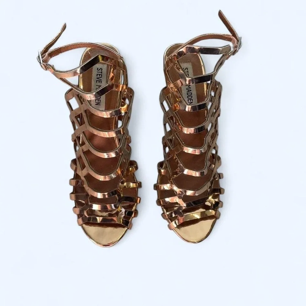 Steve Madden rose featuring